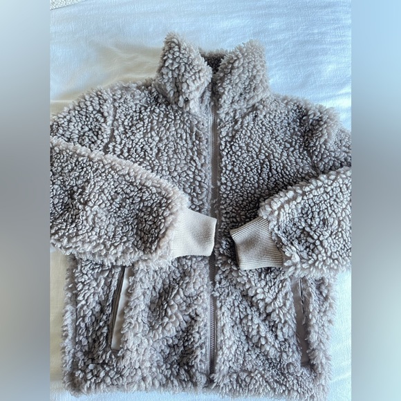 Abercrombie & Fitch Women’s Sherpa Jacket - Picture 2 of 5